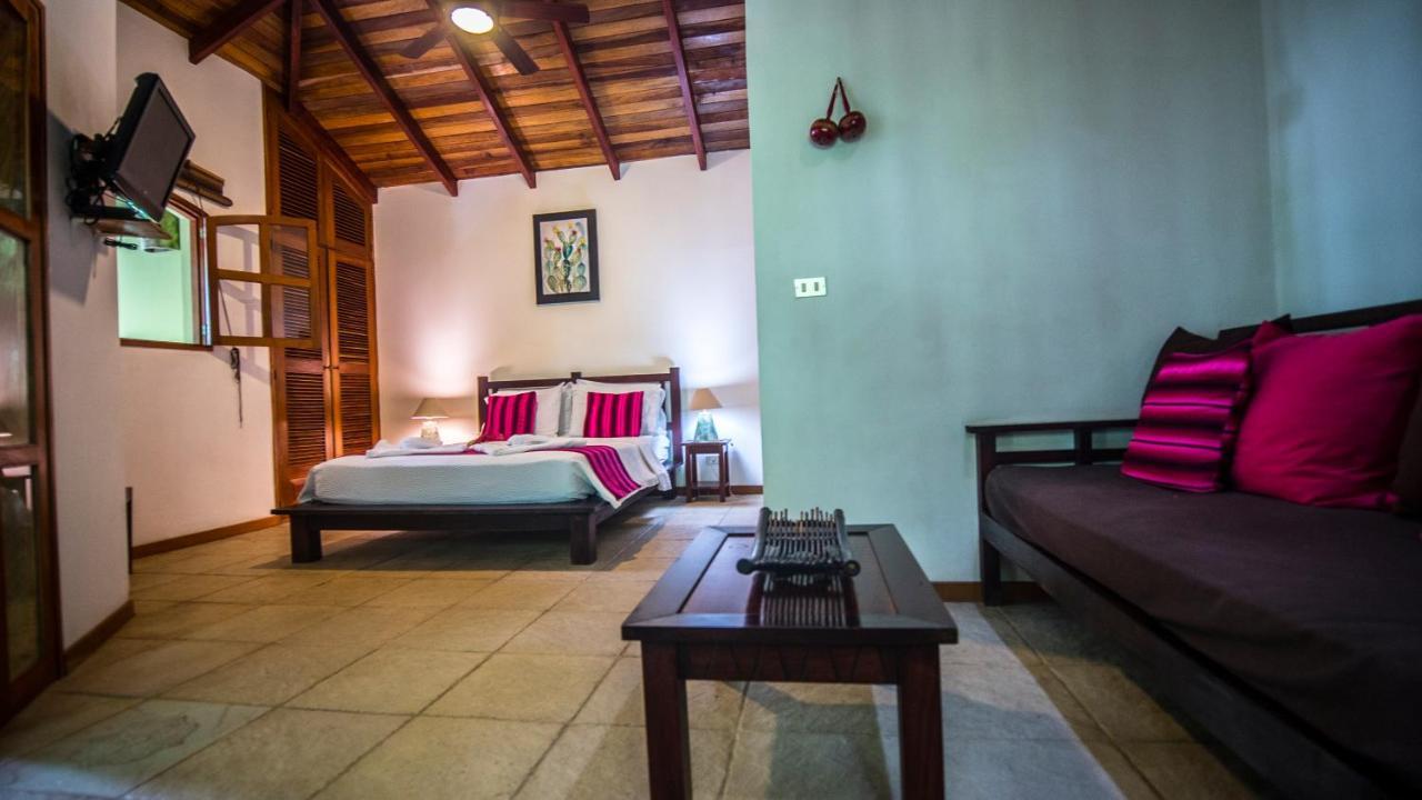 Hotel El Pequeno Gecko Verde Sámara Eksteriør bilde